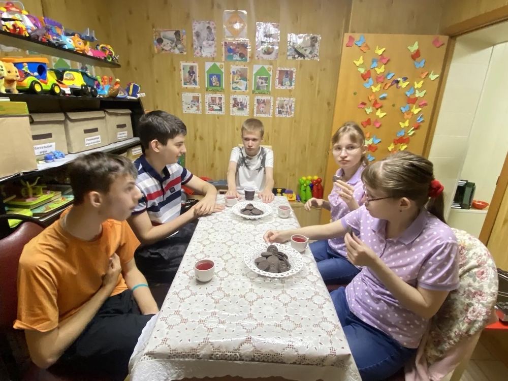 Групповое занятие: чаепитие всей компанией